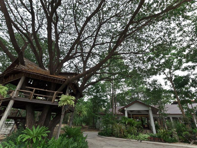 Tree House Hotel Sisaket Dış mekan fotoğraf