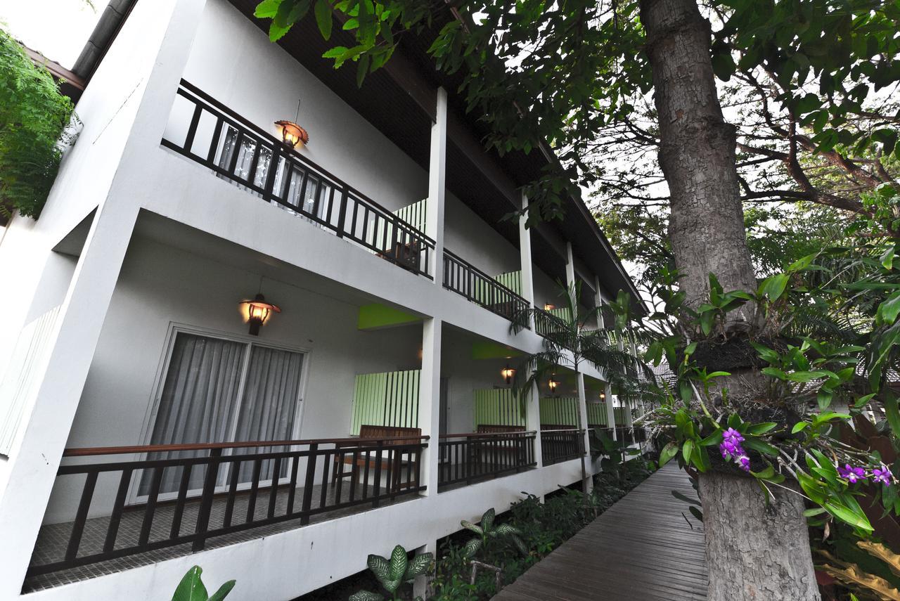 Tree House Hotel Sisaket Dış mekan fotoğraf