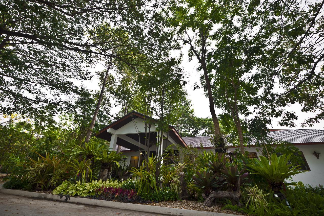 Tree House Hotel Sisaket Dış mekan fotoğraf