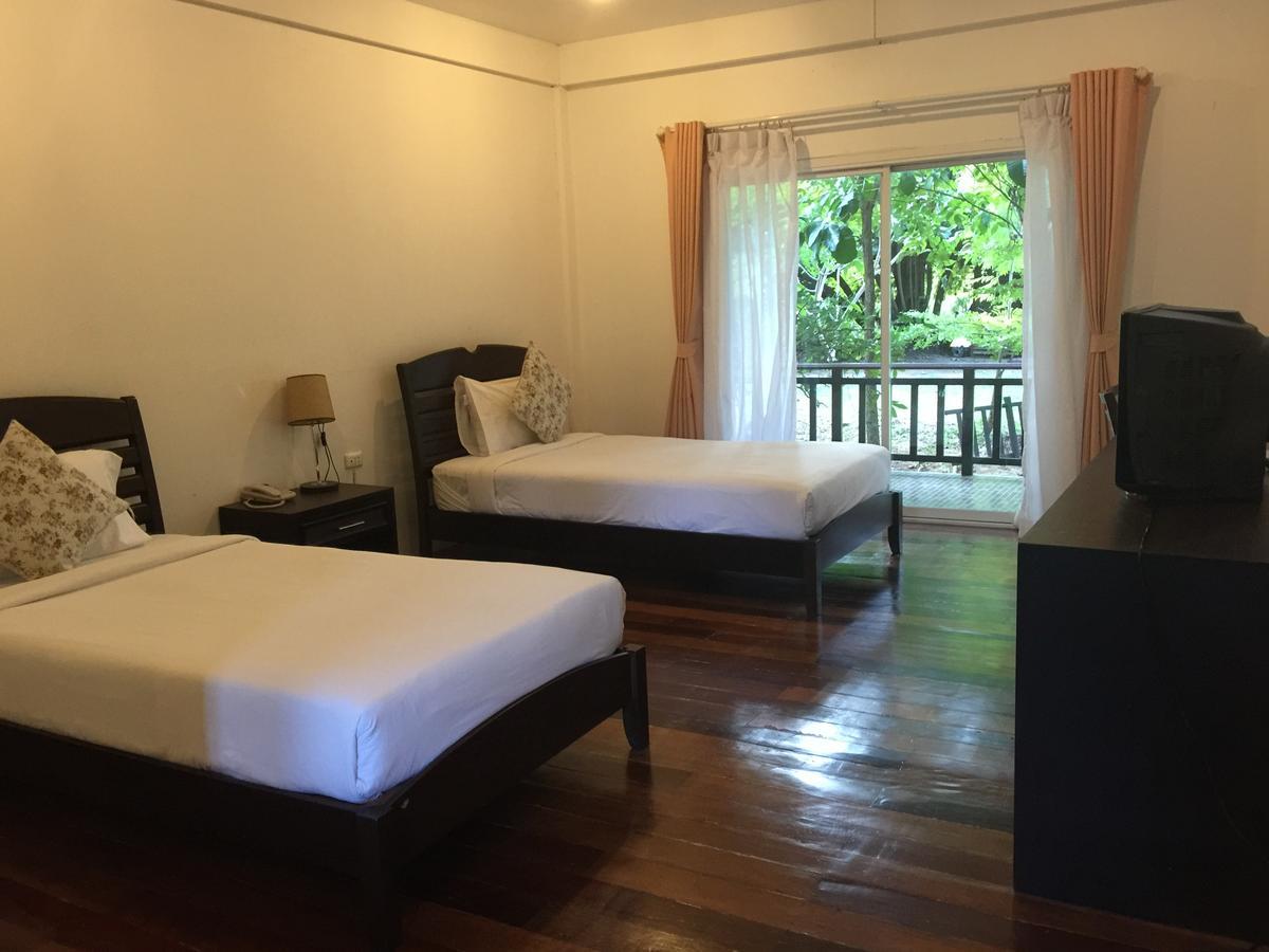 Tree House Hotel Sisaket Dış mekan fotoğraf
