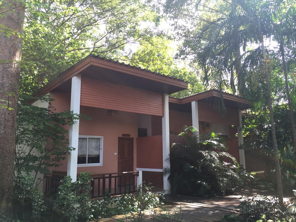 Tree House Hotel Sisaket Dış mekan fotoğraf